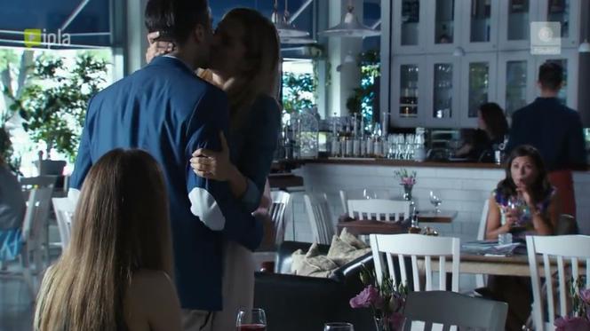 Przyjaciółki 6 sezon odcinek 66. Inga (Małgorzata Socha), Szymon (Filip Bobek)