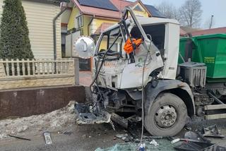 Region: Groźny wypadek w Łagowie. Dwie ciężarówki, ciężko ranny pieszy i jeden z kierowców [ZDJĘCIA]