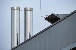 Bezpieczne i wydajne systemy kominowe w przemyśle – aktualne standardy i praktyki