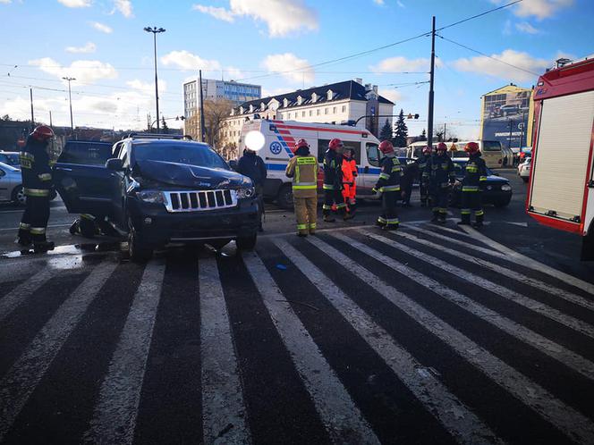 Wypadek na rondzie Jagiellonów w Bydgoszczy [ZDJĘCIA]