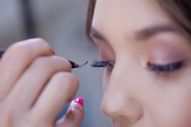 Codziennie sięgasz po ten kosmetyk? Eksperci ostrzegają przed ryzykiem ślepoty