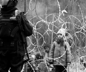 Ta scena w filmie Holland przejdzie do historii. Zielona granica uderza w polskich żołnierzy?! Szokujące