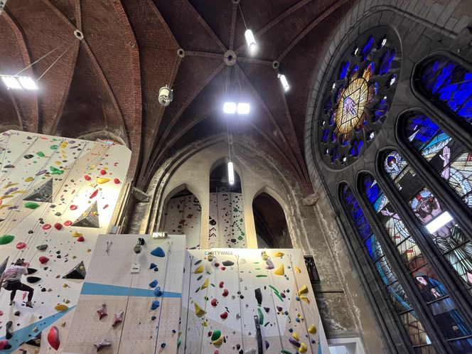 Ścianka wspinaczkowa w kościele św. Antoniego Padewskiego w Brukseli