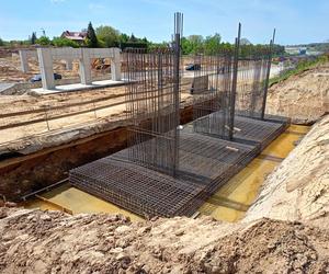 Są postępy w budowie nowego wiaduktu na A2 w rejonie ul. Domanickiej w Siedlcach