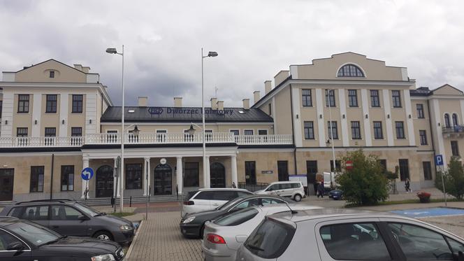 "Tu jest jakby luksusowo" - skarżyski dworzec po remoncie