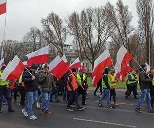 Protest rolników w woj. lubelskim. Rolnicy w Lublinie rozpoczęli przemarsz. Mamy zdjęcia!