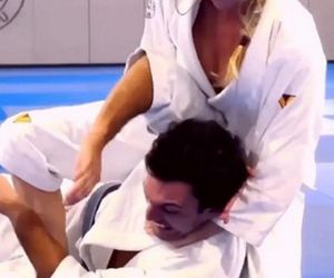 Córka Trumpa ćwiczy ju jitsu! Jej trener rozkochuje w sobie gwiazdy