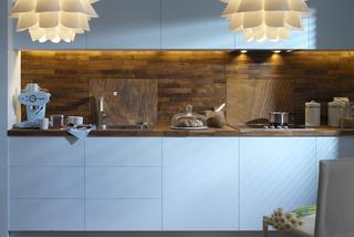 Niebieski kolor w kuchni - niebieska kuchnia z drewnem na ścianie
