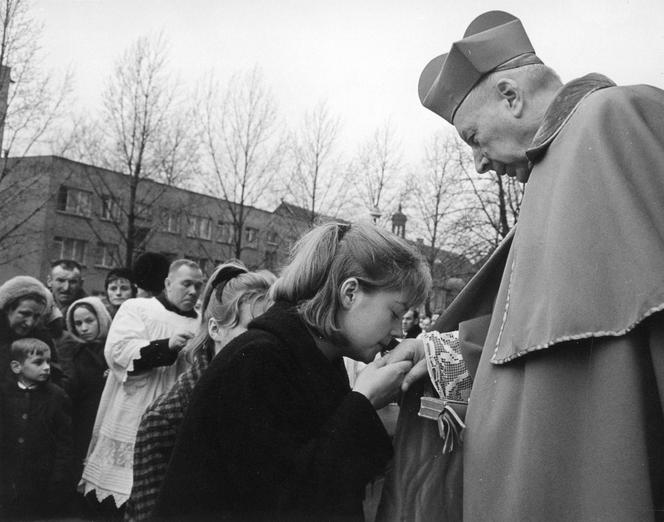 Białystok. Obchody Milenium Chrztu Polski z 1966 r. Na wydarzeniu obecny Karol Wojtyła [ZDJĘCIA]