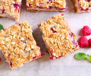 Domowe batoniki z malinami. Pyszna, zdrowa i prosta przekąska