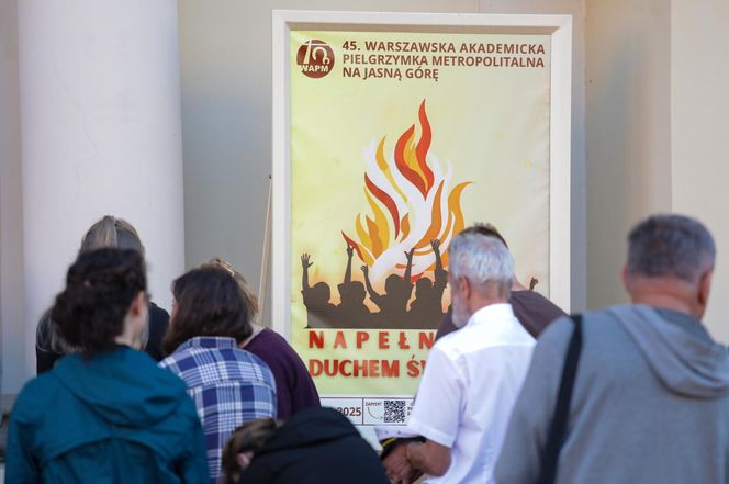 Uczestnicy 45. Warszawskiej Akademickiej Pieszej Pielgrzymki Metropolitalnej na Jasną Górę