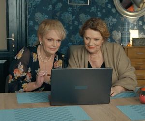 Barwy szczęścia, odcinek 3192: Rawiczowa (Elżbieta Jarosik), Małgorzata (Adrianna Biedrzyńska)