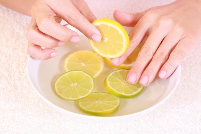 Jak dbać o paznokcie? Pielęgnacja rozdwojonych, łamliwych paznokci