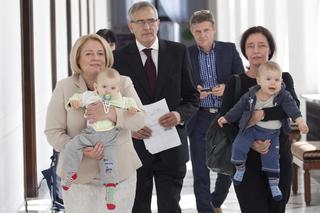 Sienkiewicz w sejmie walczy o 500 zł