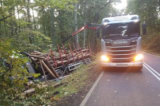 Ciężarówka wpadła do rowu