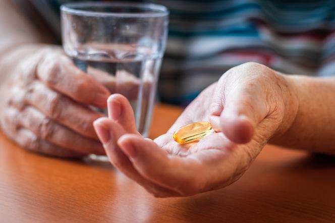 Niedobór tej witaminy może prowadzić do demencji i udaru mózgu. Aż 90 proc. Polaków ma jej za mało 