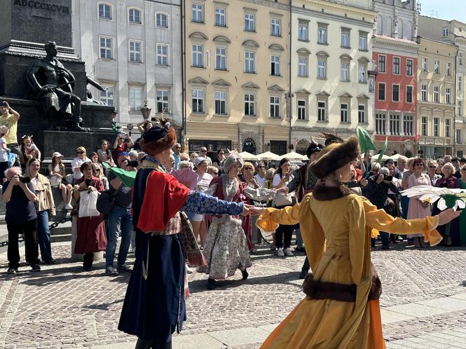 "Polonez wiosenny" na Rynku Głównym w Krakowie