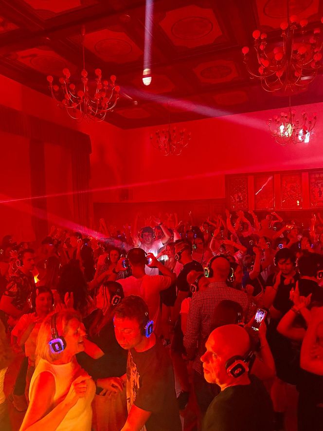 To pierwsza taka impreza w Olsztynie. Tłumy na Silent Disco w… ratuszu