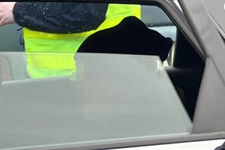 Drogowa demolka na Mokotowie. Rozbiła 8 samochodów, w aucie walały się butelki