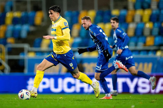 Co za zwrot akcji w Gdyni! Czerwona kartka pogrążyła Lecha Poznań, bohater Arki z hat-trickiem