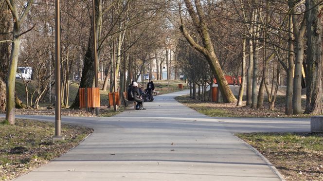 Mieszkańcy Lublina poczuli wiosnę. Na termometrach było ponad 20 stopni! Wiosenna odsłona Parku Ludowego w obiektywie