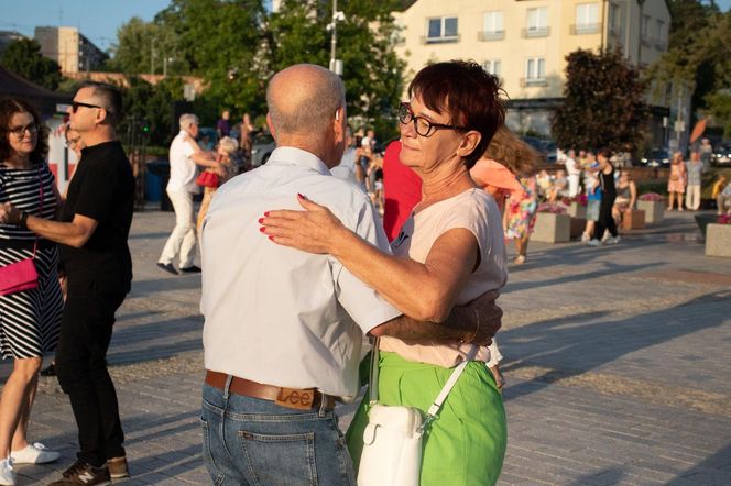 Starachowice i Międzypokoleniowa Potańcówka – Hit sezonu, który pokochali wszyscy