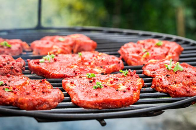 Steki z keczupem - dobry przepis na grillowaną karkówkę