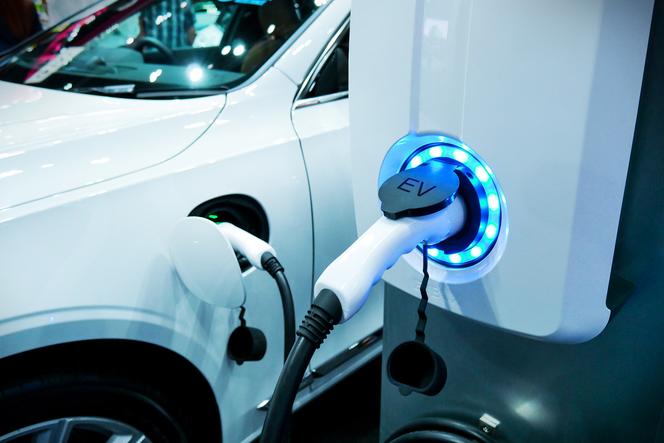 Do 2035 roku UE nie przełączy się na elektryczne auta, bo będzie brakować ładowarek