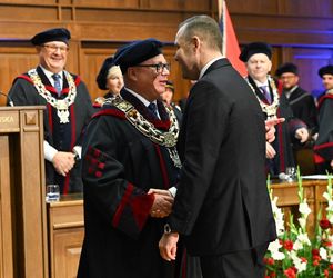 Prezydent Karol Nawrocki zadeklarował w Gdańsku, że priorytetem jest dla niego rozwój polskich technologii obronnych XXI wieku. Zapowiedział utworzenie Departamentu Technologii Przełomowych w Biurze Bezpieczeństwa Narodowego.
