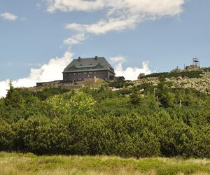 Najlepszy szlak w Karkonoszach dla rodzin z dziećmi. Malowniczy wąwóz, wodospad i słynna hala 