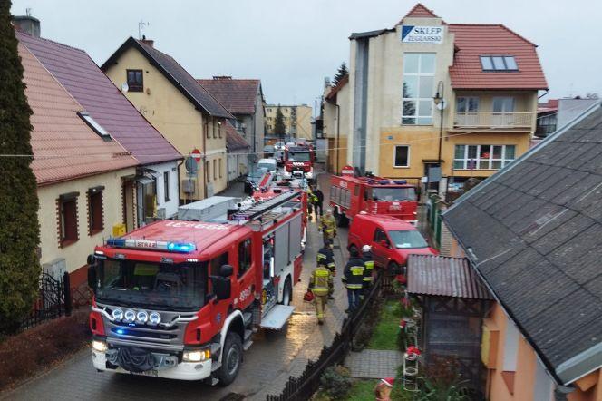 Tragiczny pożar w Mikołajkach. Jedna osoba nie żyje, druga w szpitalu [ZDJĘCIA]