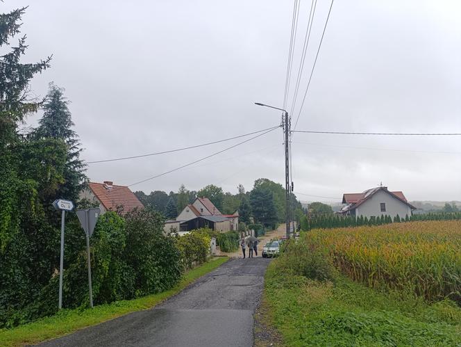 Zagrożenie powodziowe. Głuchołazy. Woda przelała się przez wały. Zalewa miasto