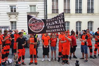 PROTEST ratowników medycznych w Warszawie 30.06.2021. Co się dzieje? Dlaczego strajkują?