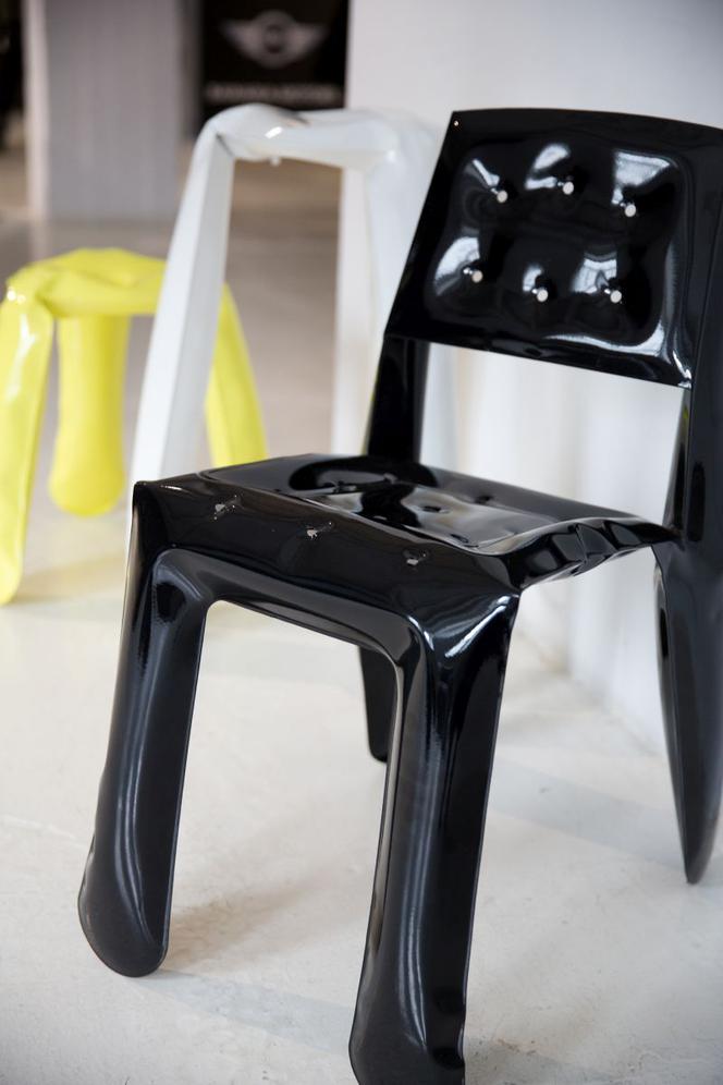 Krzesła i stołki Plopp autorstwa Oskara Zięty