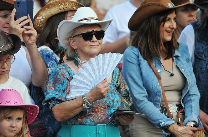 Piknik Country i Folk 2025. Tysiące fanów muzyki przyjechały do Mrągowa na kultowy festiwal