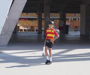 Pożegnianie Murawy na Chorten Arenie. Jagiellonia Białystok rozdaje boisko swoim kibicom