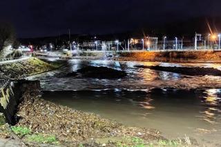 Alarm przeciwpowodziowy w powiecie kłodzkim. Rzeka wylała, są podtopienia 