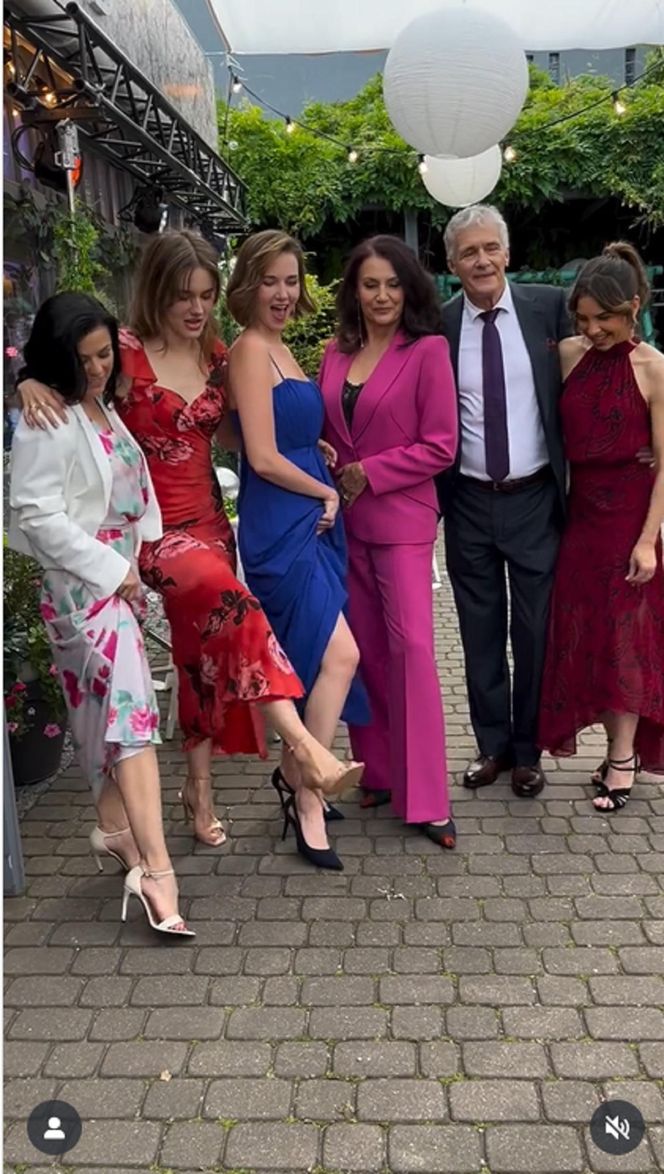 M jak miłość na planie. Małgorzata (Aleksandra Pieczyńska), Ania (Alina Szczegielniak), Aneta (Ilona Janyst), Erwin (Andrzej Dopierała), Franka (Dominika Kachlik), Kinga (Katarzyna Cichopek)