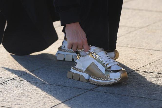 Uwagę przyciągają oryginalne buty gwiazdy TVN