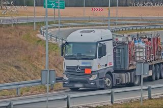 Butle z gazem i cofanie na ekspresówce! Skrajnie niebezpieczny manewr na S5