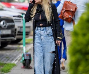 Monika Olejnik w butach Miu Miu za krocie i porwanych dżinsach! Ta stylizacja szokuje