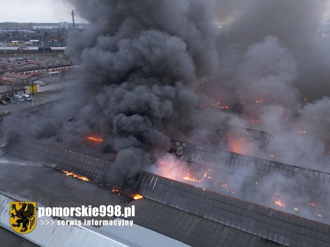 Pożar na Przeróbce. Płonie hala Zakładów Naprawczych Taboru Kolejowego i Miejskiego