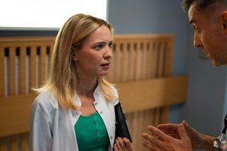 Na dobre i na złe odc. 937. Dominika (Paulina Gałązka), Marcin Molenda (Filip Bobek)