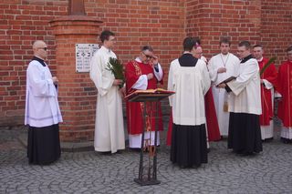 Niedziela Palmowa w Olsztynie. Dziesiątki wiernych na święceniu palm w katedrze św. Jakuba