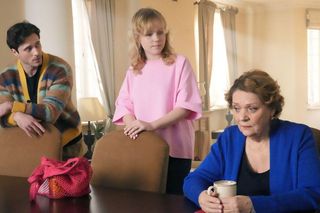 Barwy szczęścia odc. 3215. Józefina Rawiczowa (Elżbieta Jarosik), Cezary (Marcel Opaliński), Emilka (Jessica Frankiewicz)