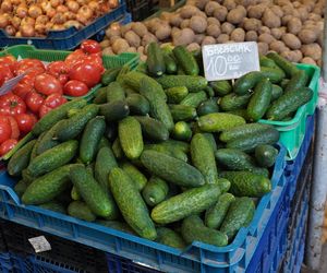 Wiosenne warzywa i owoce na poznańskich targowiskach