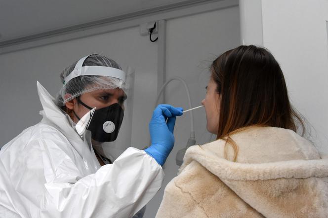 Katowice: Bezpłatne testy na obecność SARS - CoV-2  trafiły do Uniwersyteckiego Centrum Klinicznego