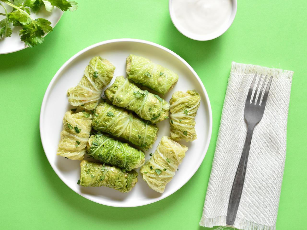 Gołąbki zapiekane - przepis na gołąbki z piekarnika, zapiekane z ziemniakami i sosem