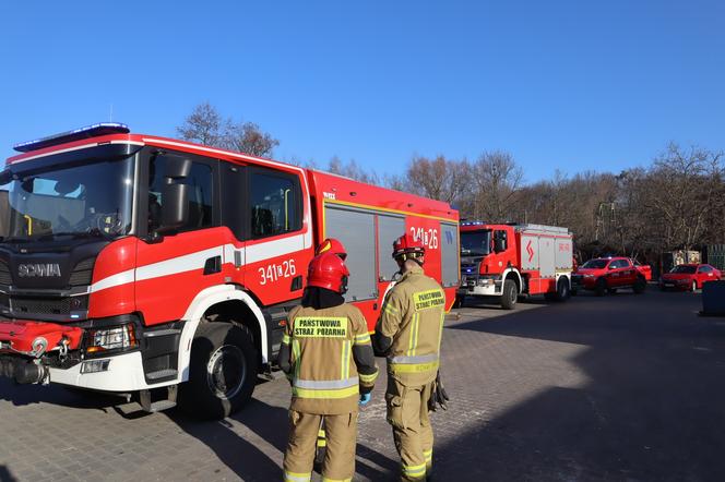 Poważny wypadek w tartaku na terenie powiatu toruńskiego. Maszyna wciągnęła rękę 46-latka