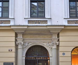 To jedna z najsłynniejszych kamienic w Krakowie. Znajduje się w niej hotel, w którym mieszkał car